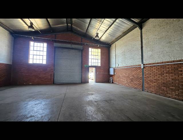 330M² WAREHOUSE TO LET IN ROSSLYN